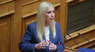 Φωτεινή Αραμπατζή